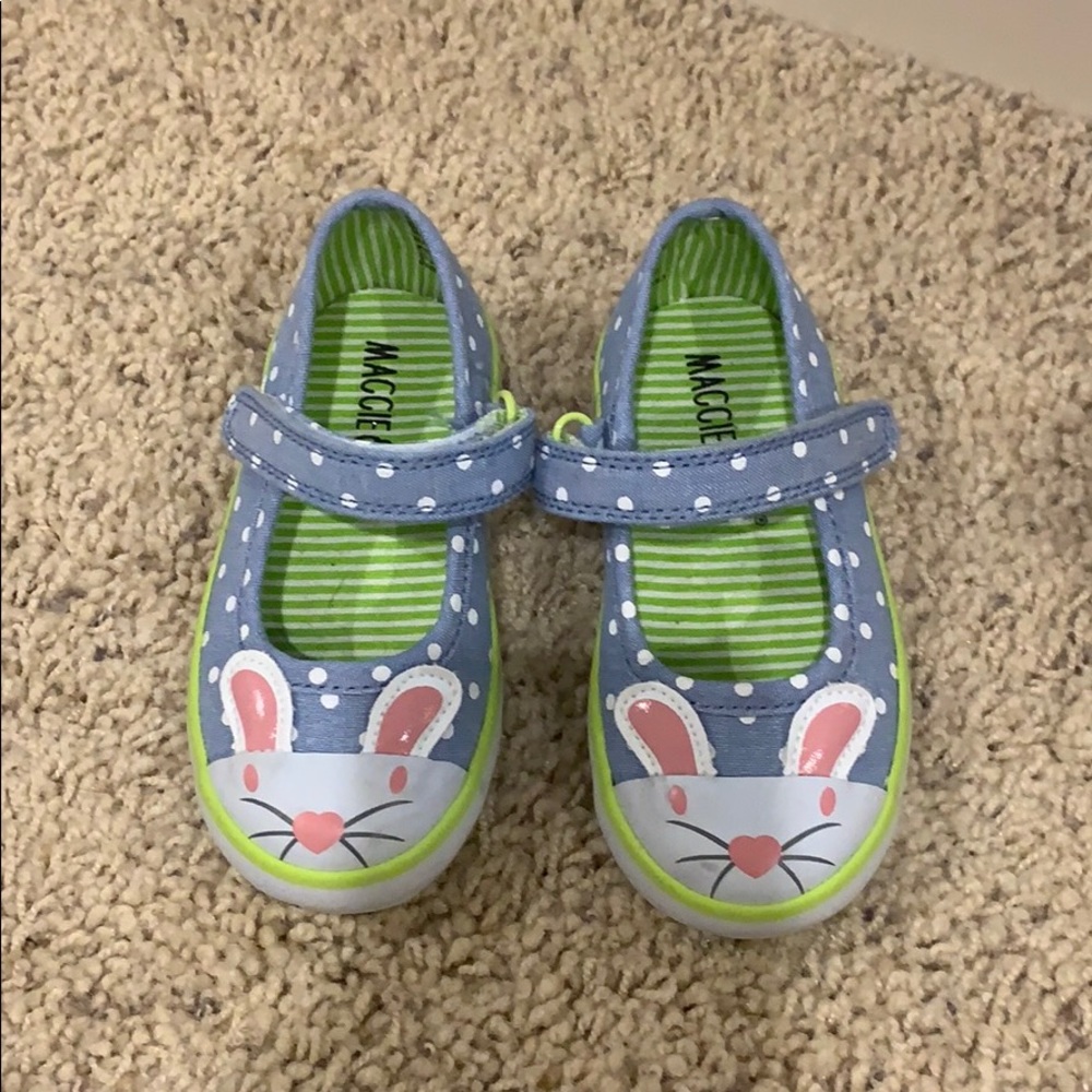Brand new Sz 6 chambray white dot bunny toe shoes